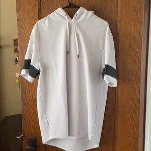 Hoodie with short sleeves